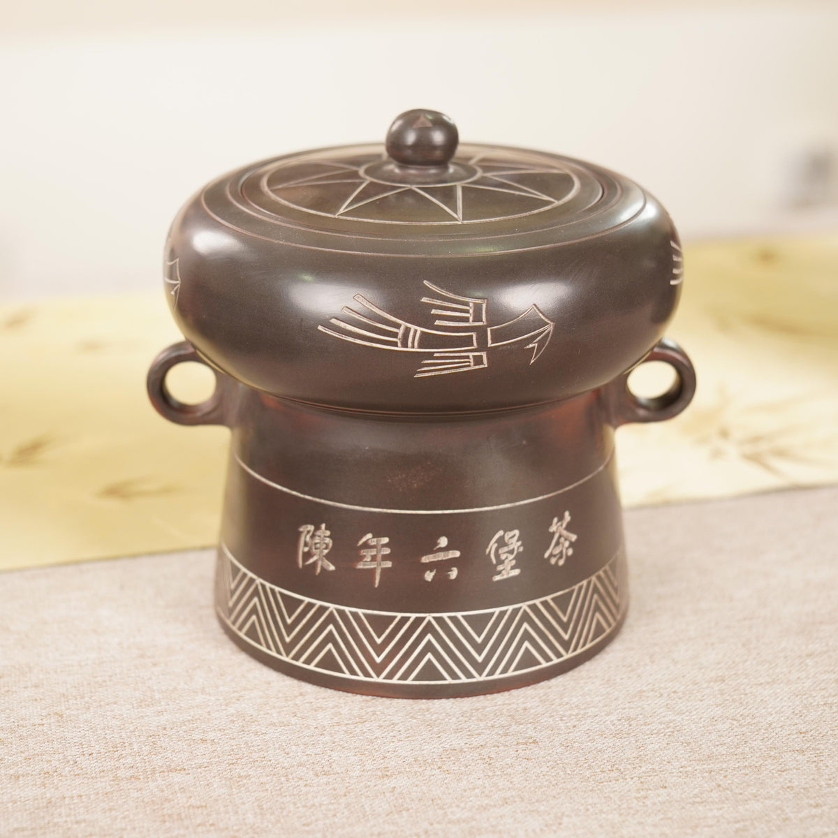 Hũ đựng trà · Trống Đồng Tú Cầu Nhỏ