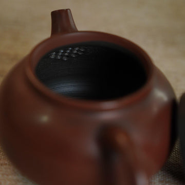 Ấm Nê Hưng · Dung Phúc
