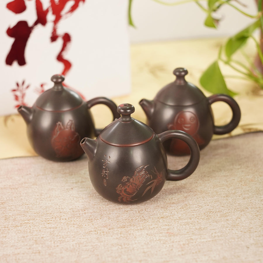 Ấm Nê Hưng Long Đản màu đen chạm khắc